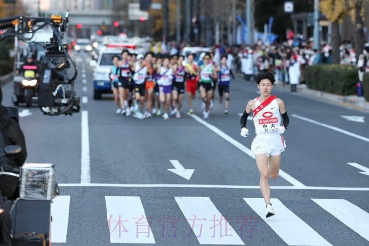 马拉松赛段“暗藏杀机” 中国车手逆境中顽强前行